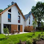 Goldregen - Waldnah Mit Kamin Und Balkon Appartamento Zingst
