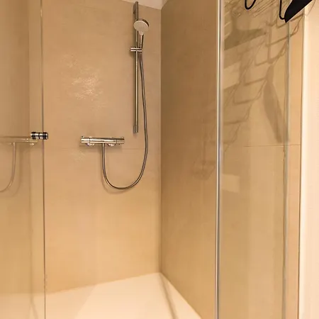 Goldregen - Waldnah Mit Kamin Und Balkon * Zingst