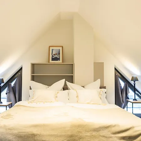 Goldregen - Waldnah Mit Kamin Und Balkon Zingst